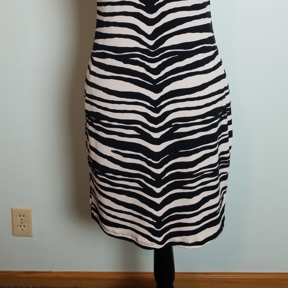 Dress - Picture 3 of 5